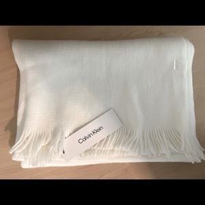 🔥 MOVING SALE Calvin Klein white scarf